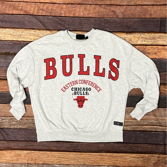 Chicago Bulls NBA Basketball Crewneck Pullover Jumper Sweatshirt - Picture 1 of 6